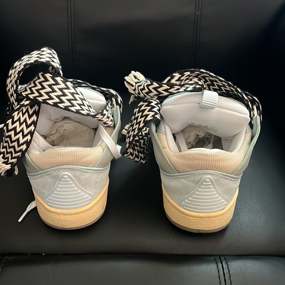 Sneakers - Picture 2 of 4